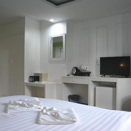 Hotel Chilli Salza Patong Esterno foto