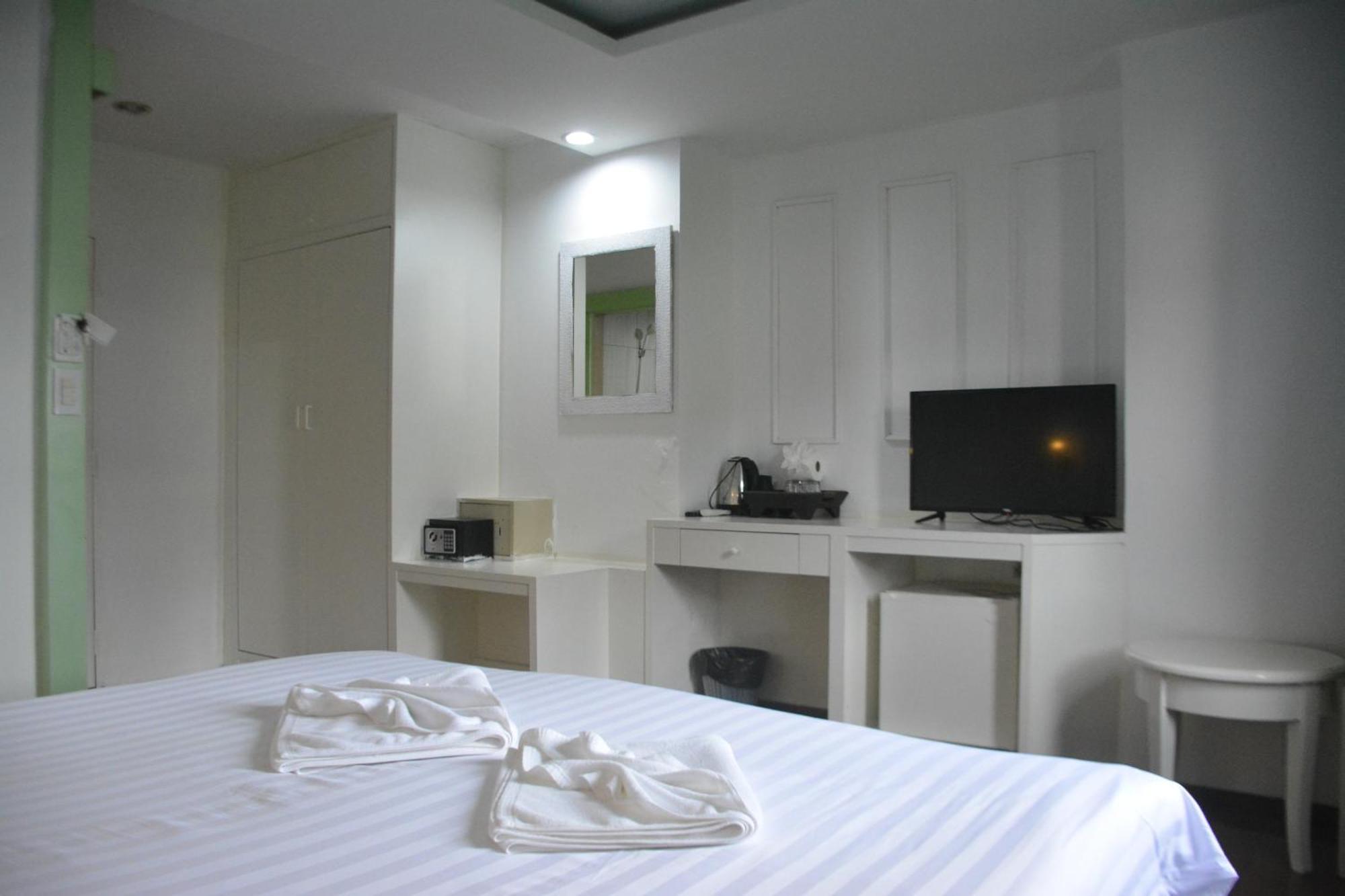 Hotel Chilli Salza Patong Esterno foto