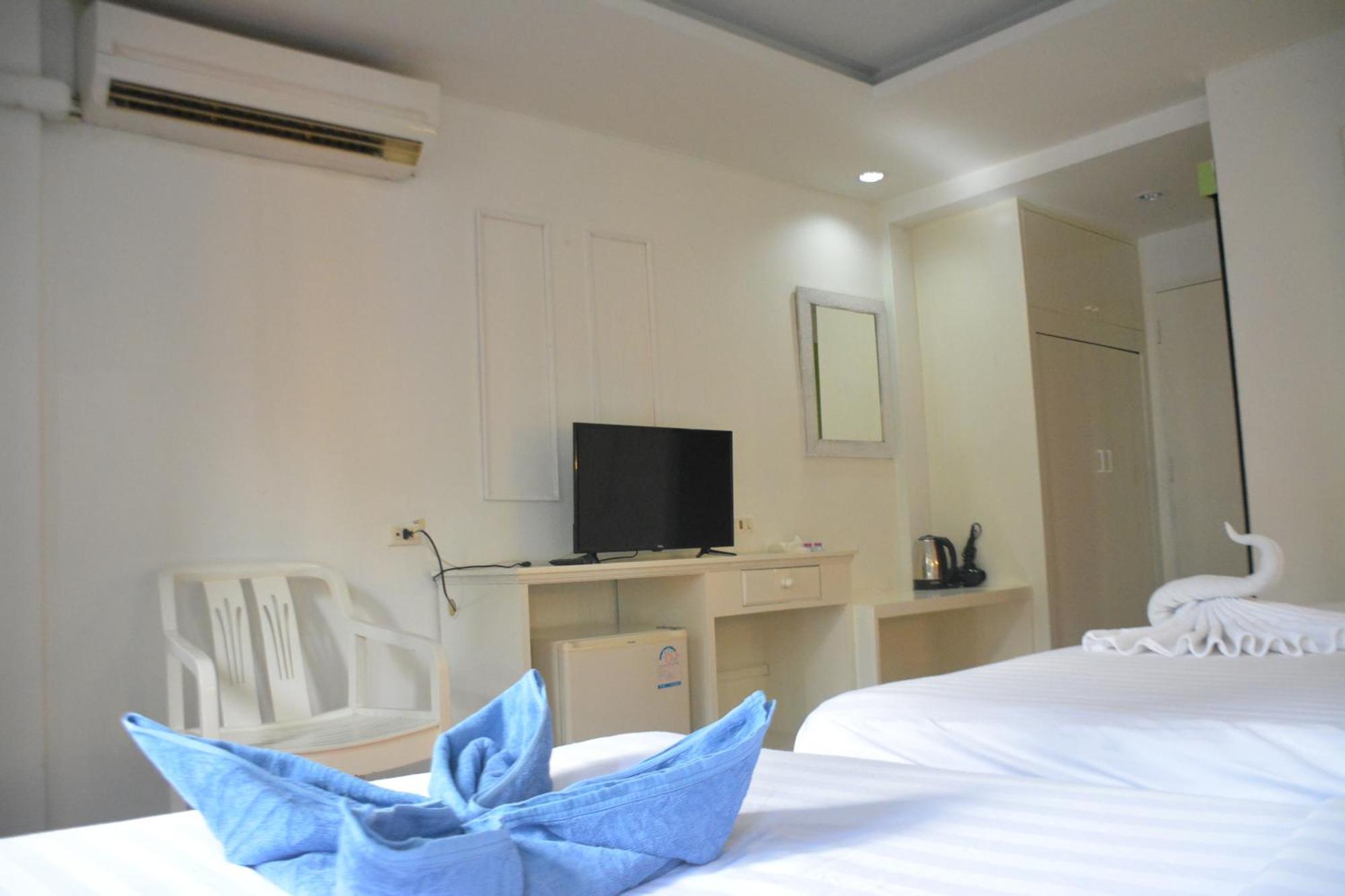 Hotel Chilli Salza Patong Esterno foto