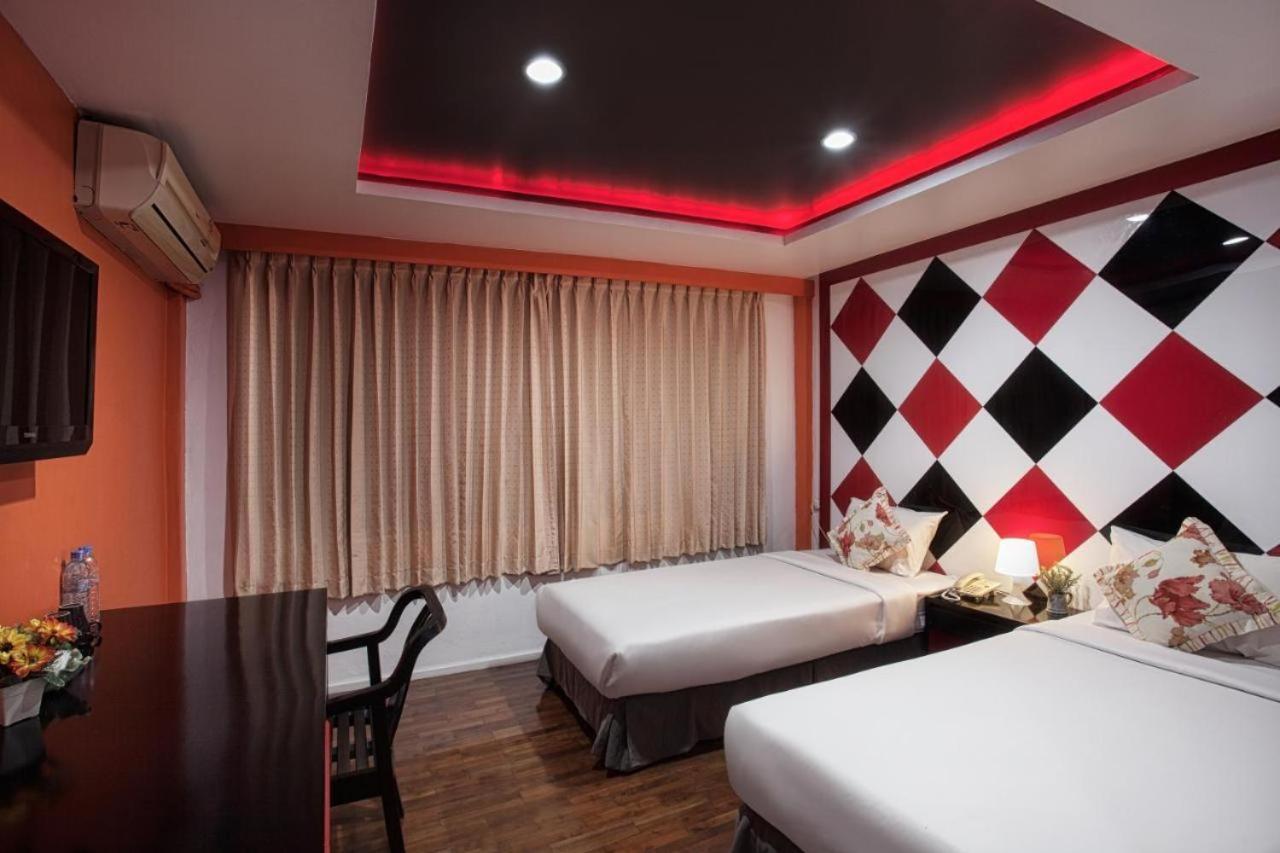 Hotel Chilli Salza Patong Esterno foto
